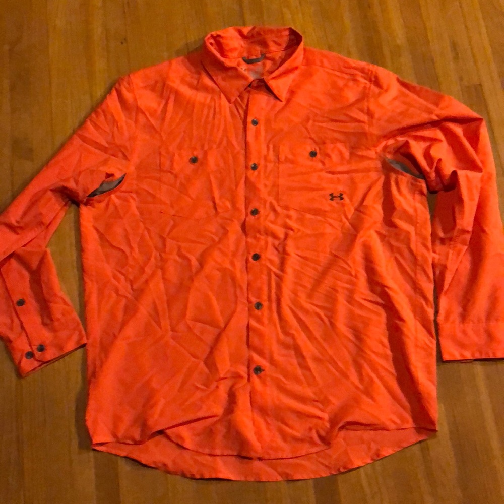 Large Men’s under armour button down heat gear “loose” shirt